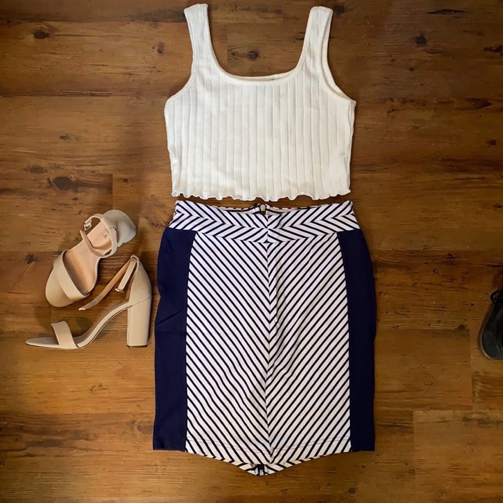 Full zip pencil skirt.
